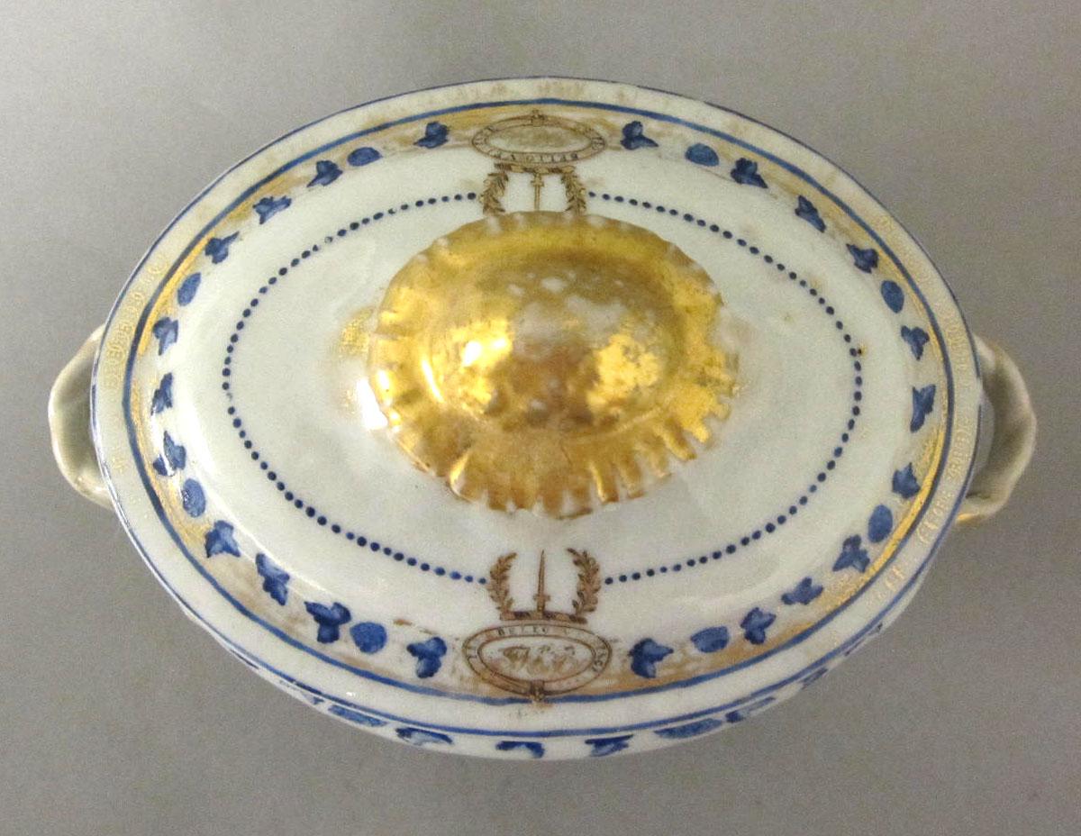 1965.0711.001 A,B Porcelain tureen top