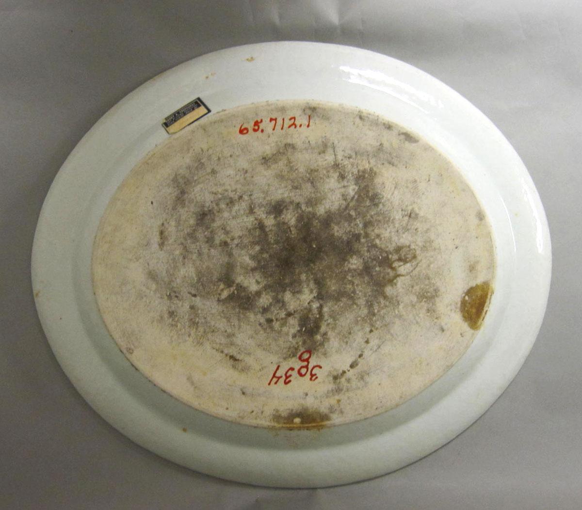 1965.0712.001 Porcelain platter underside