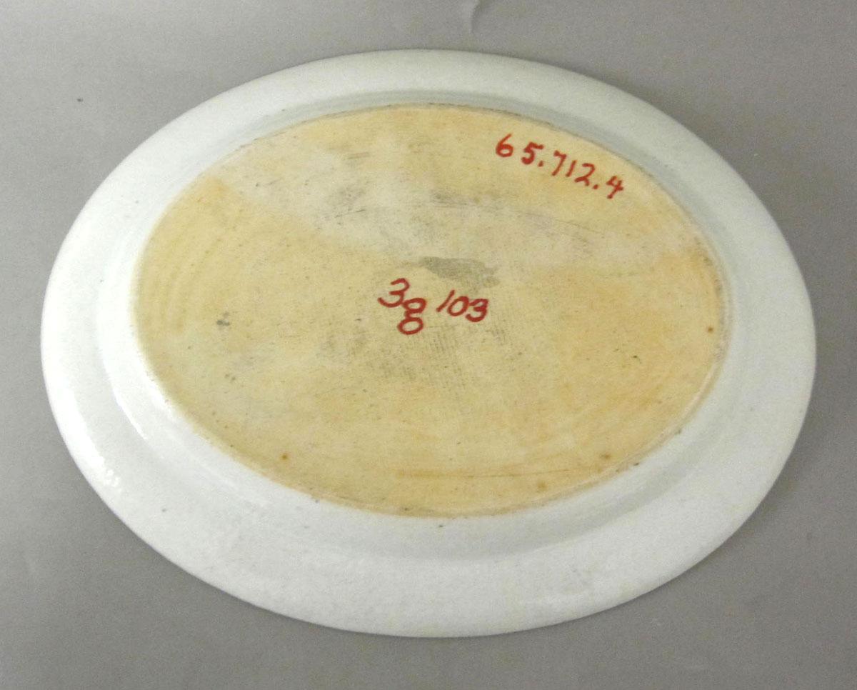 1965.0712.004 Porcelain platter underside