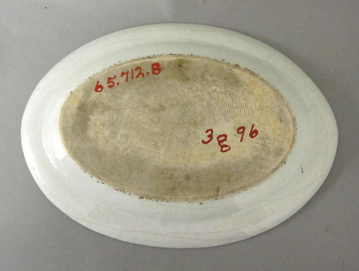 1965.0712.008 Porcelain platter underside