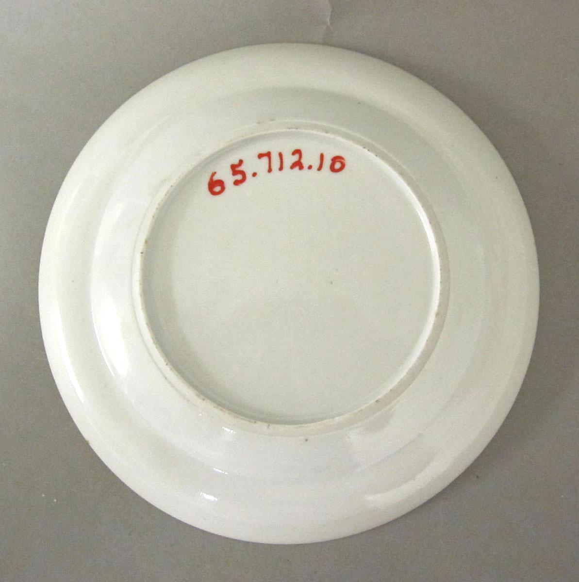 1965.0712.010 Porcelain plate underside