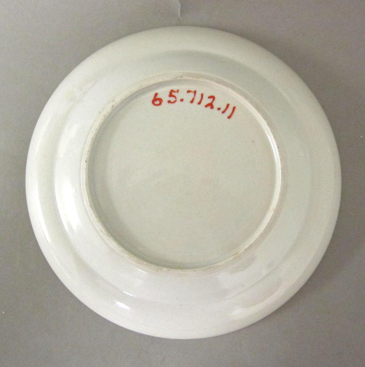 1965.0712.011 Porcelain plate underside