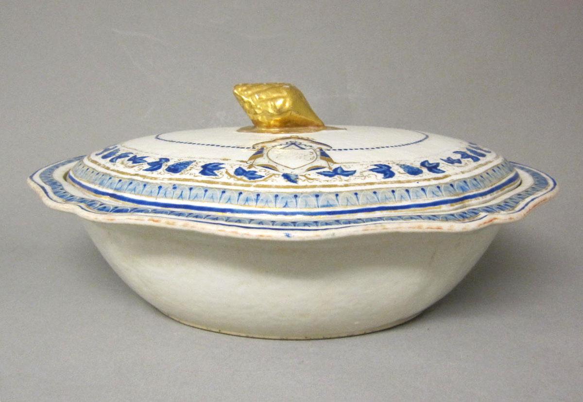 1965.0712.012 A,B Porcelain dish and cover