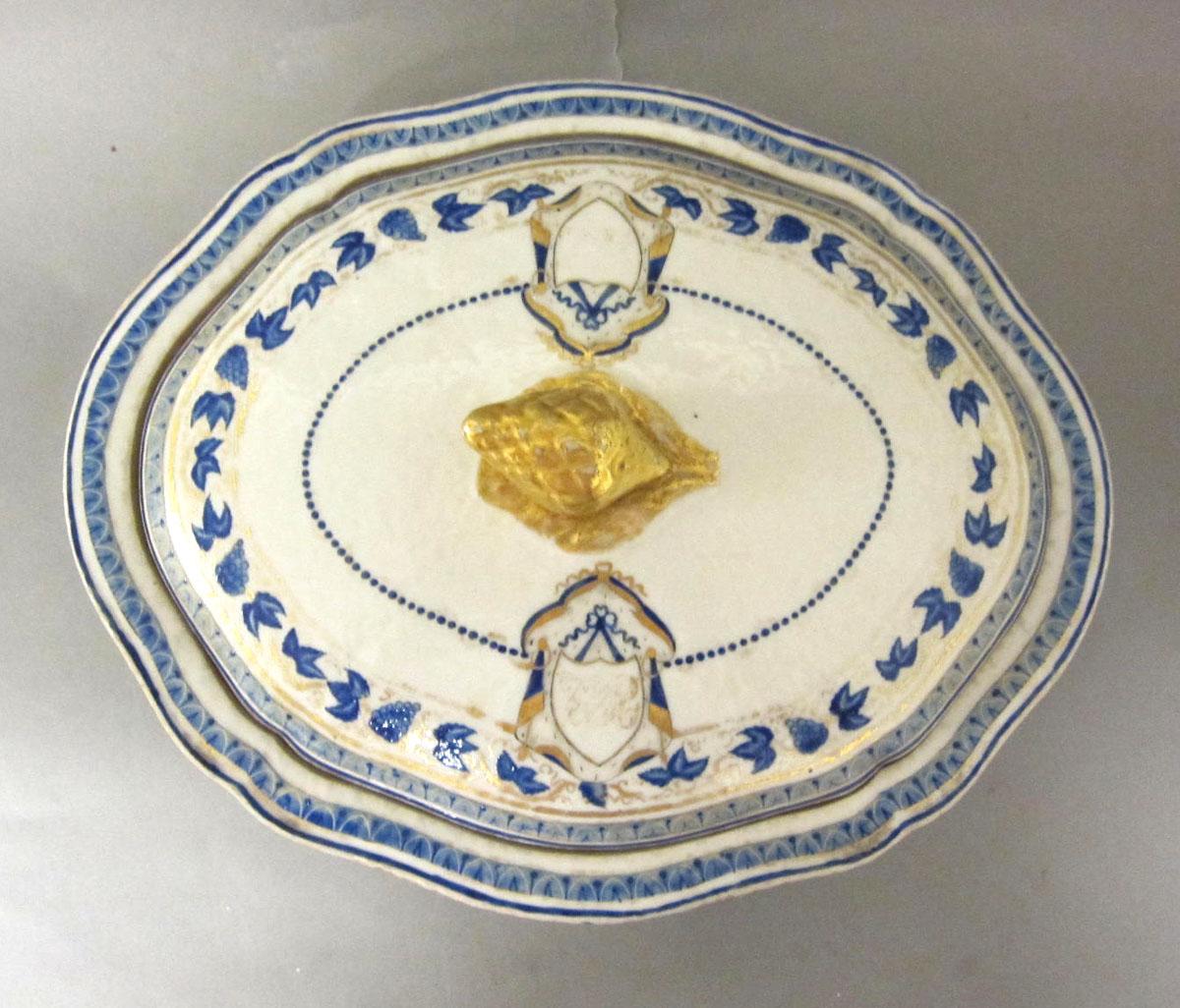 1965.0712.012 A,B Porcelain dish and cover top