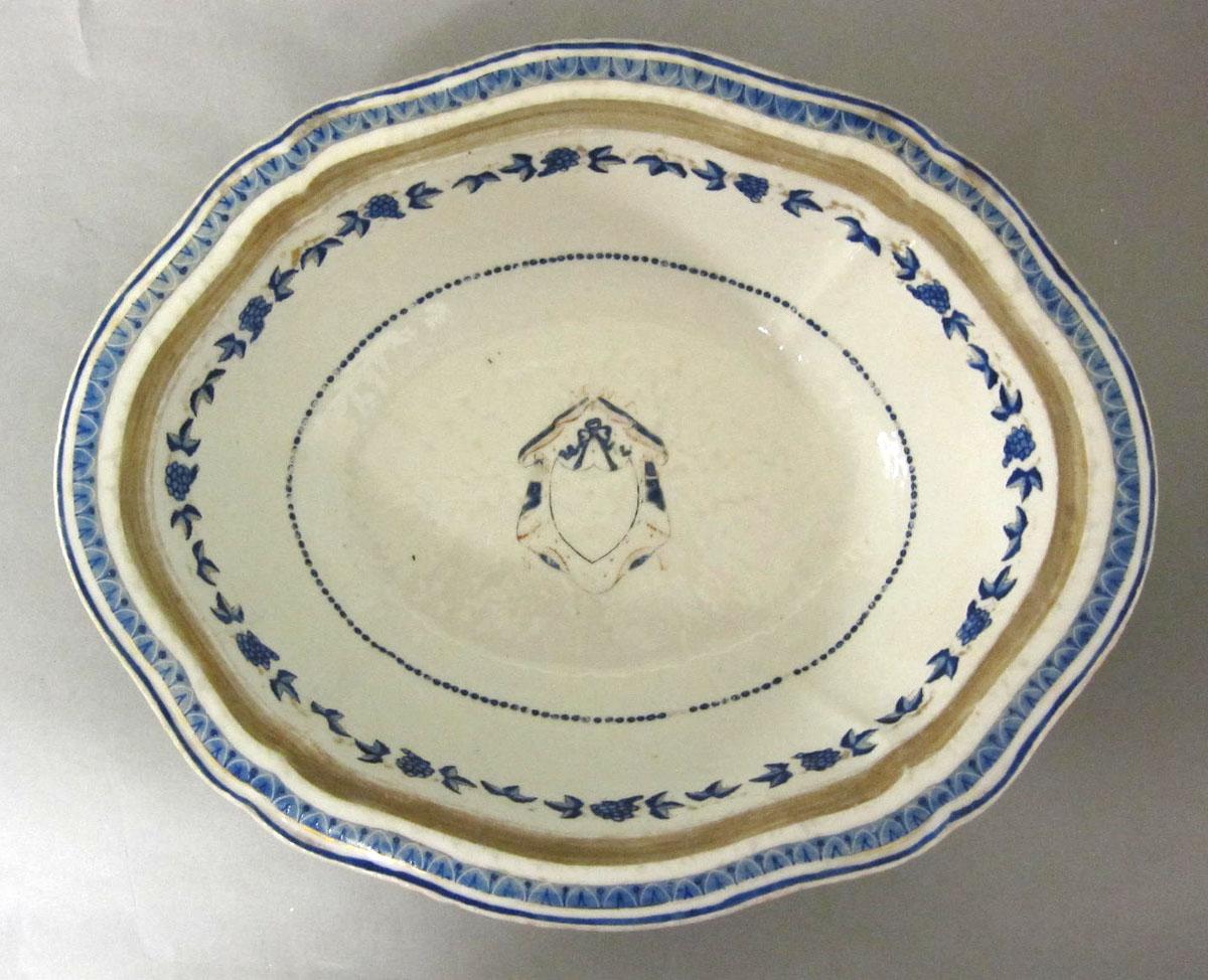1965.0712.012 A Porcelain dish and cover top