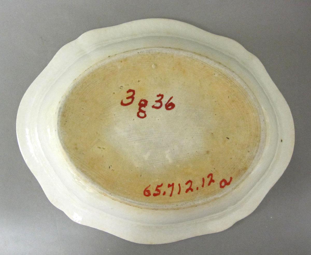 1965.0712.012 A Porcelain dish and cover underside