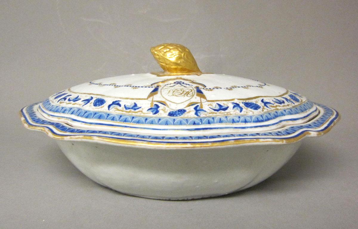1965.0712.013 A,B Porcelain vegetable dish