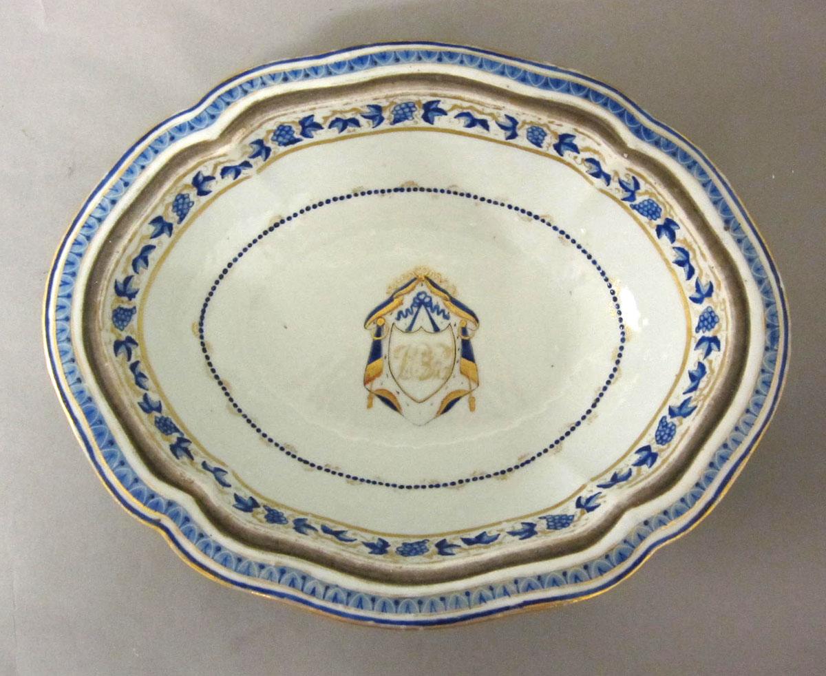 1965.0712.013 A Porcelain vegetable dish upper side