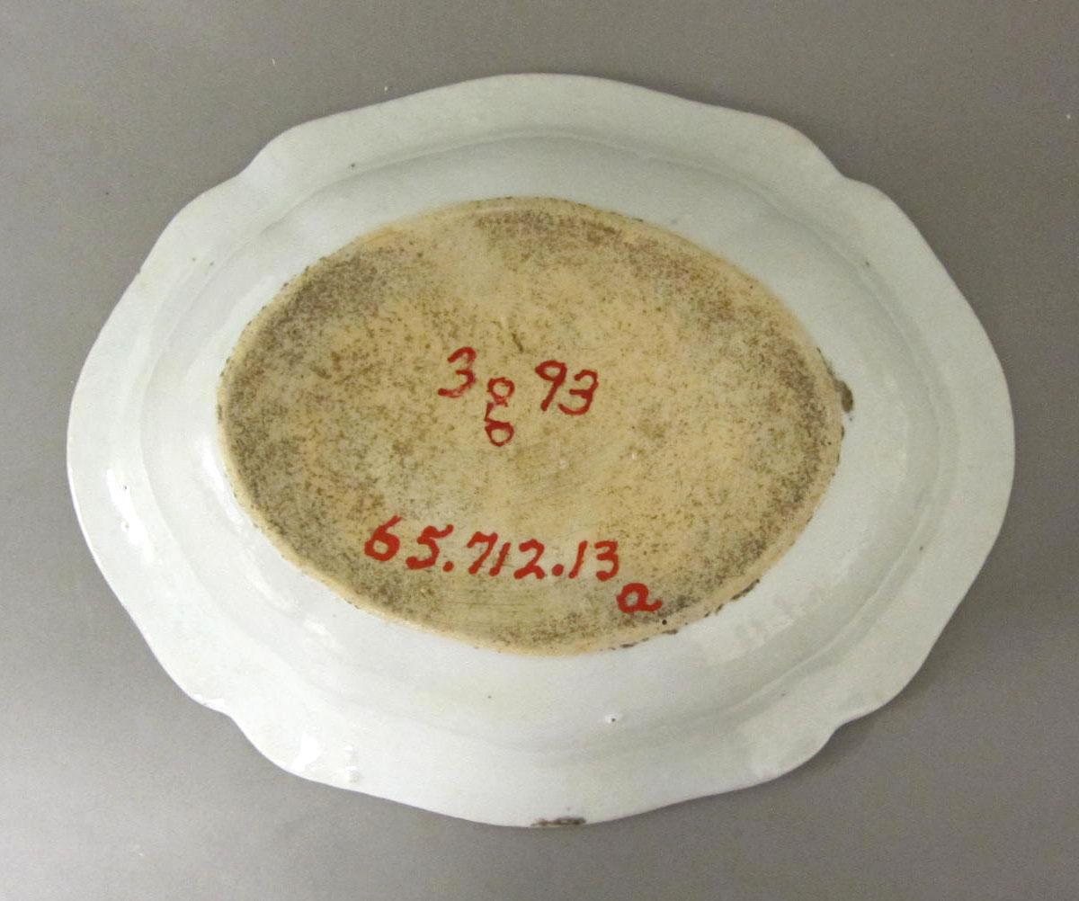 1965.0712.013 A Porcelain vegetable underside