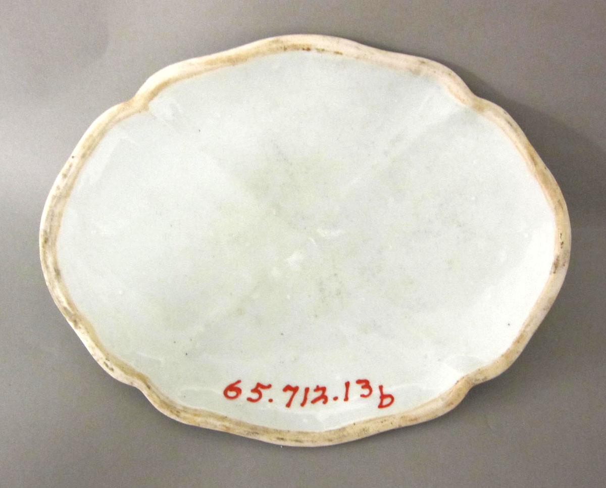 1965.0712.013 B Porcelain vegetable underside