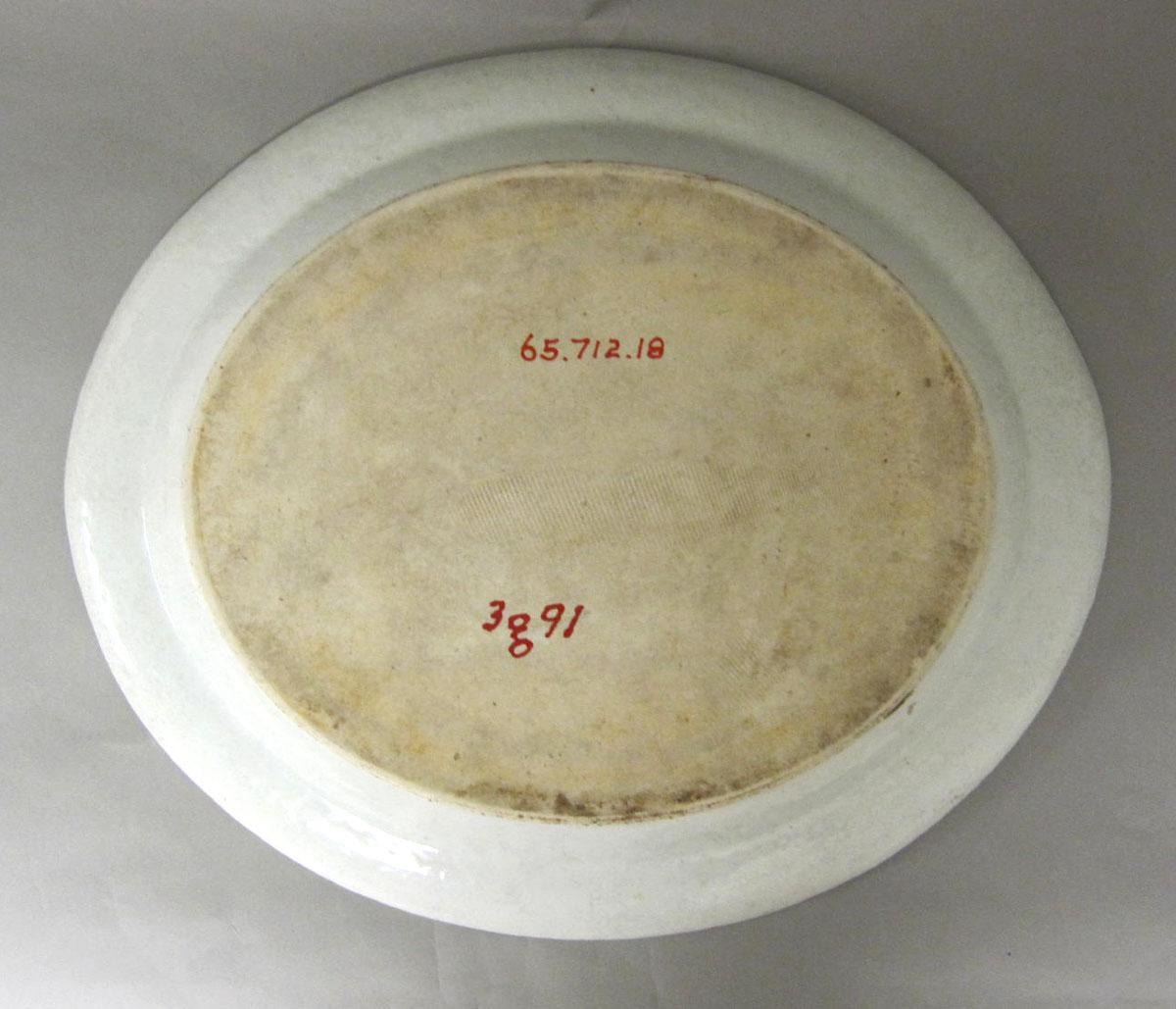1965.0712.018 Porcelain platter underside