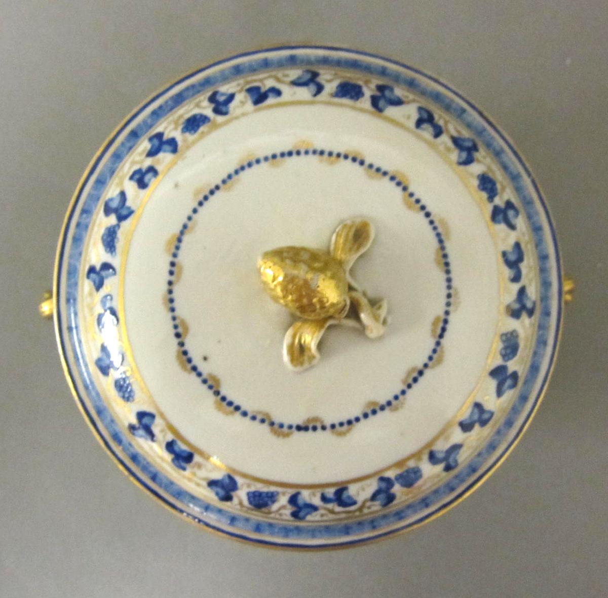 1965.0713.001 A,B Porcelain compote top