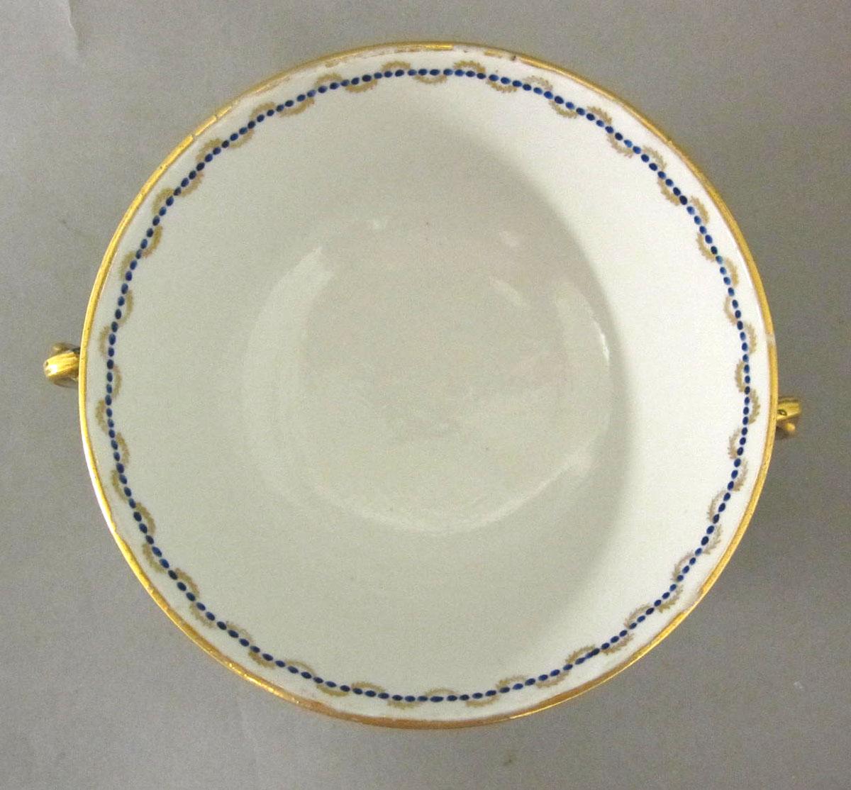 1965.0713.001 A Porcelain compote top
