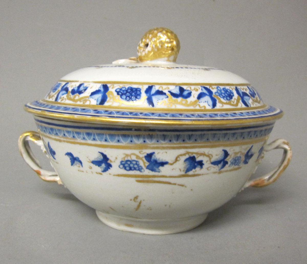 1963.0713.002 A,B Porcelain compote
