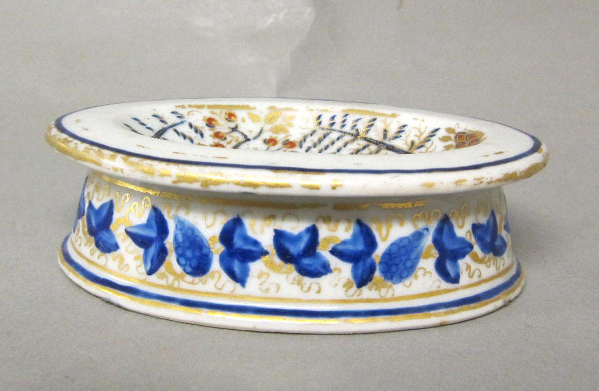 1965.0715 Porcelain salt