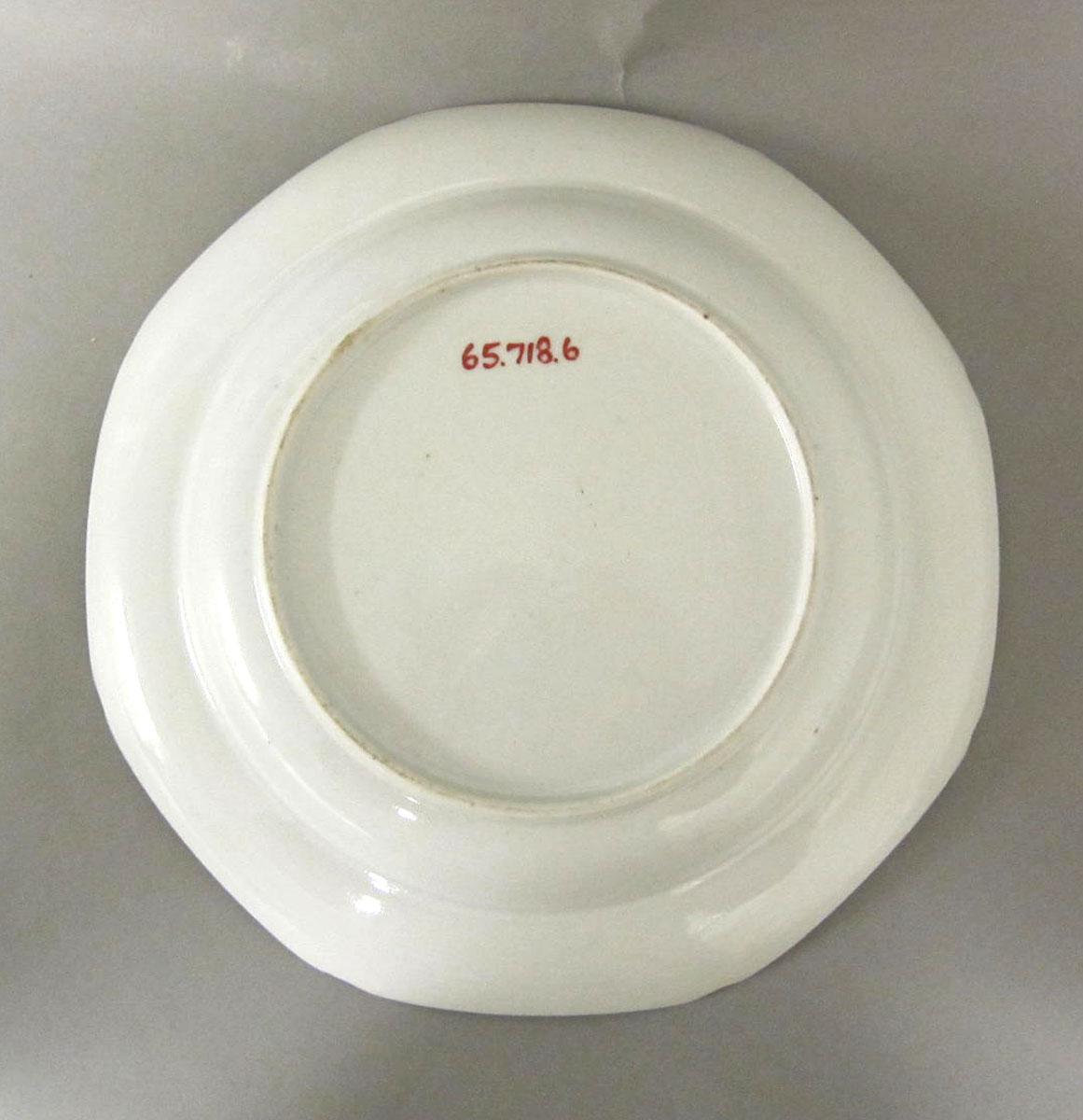 1965.0718.006 Porcelain plate underside