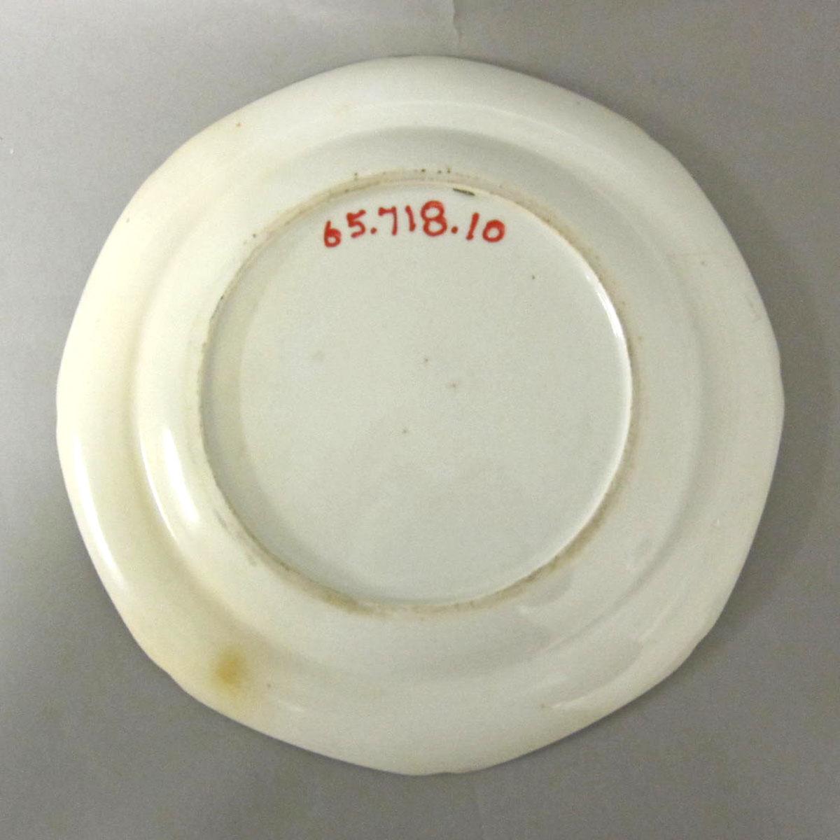 1965.0718.010 Porcelain plate underside