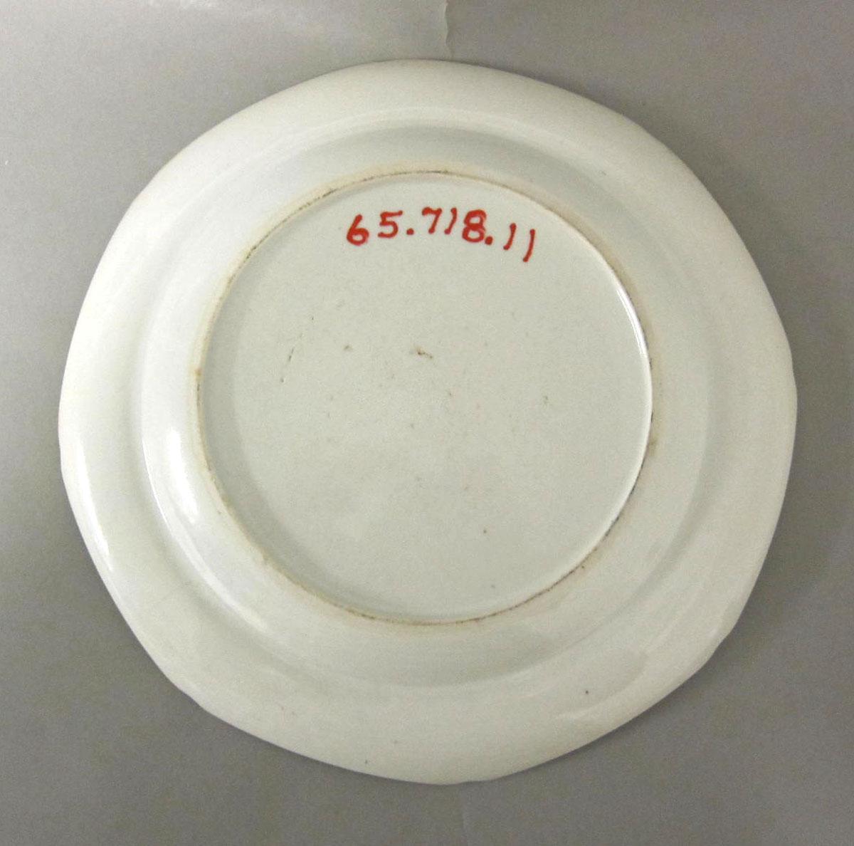 1965.0718.011 Porcelain plate underside