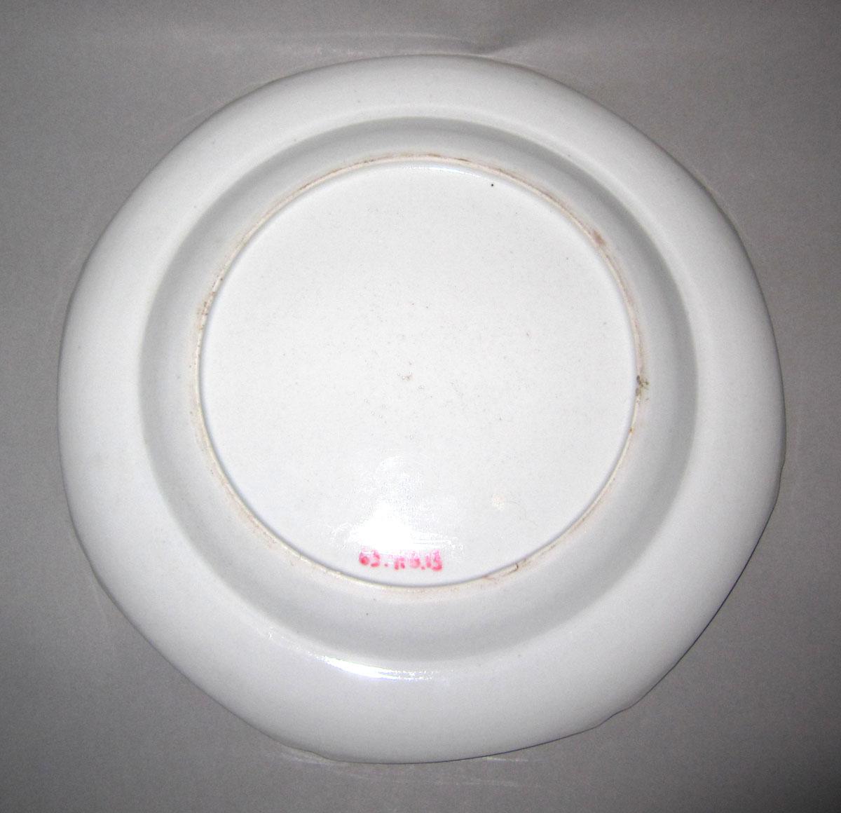 1965.0718.013 Porcelain plate underside