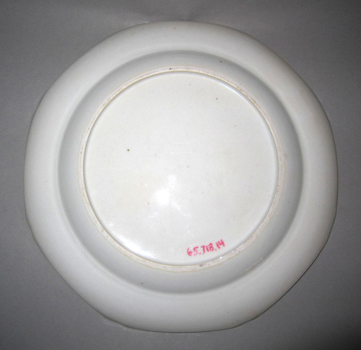 1965.0718.014 Porcelain plate underside