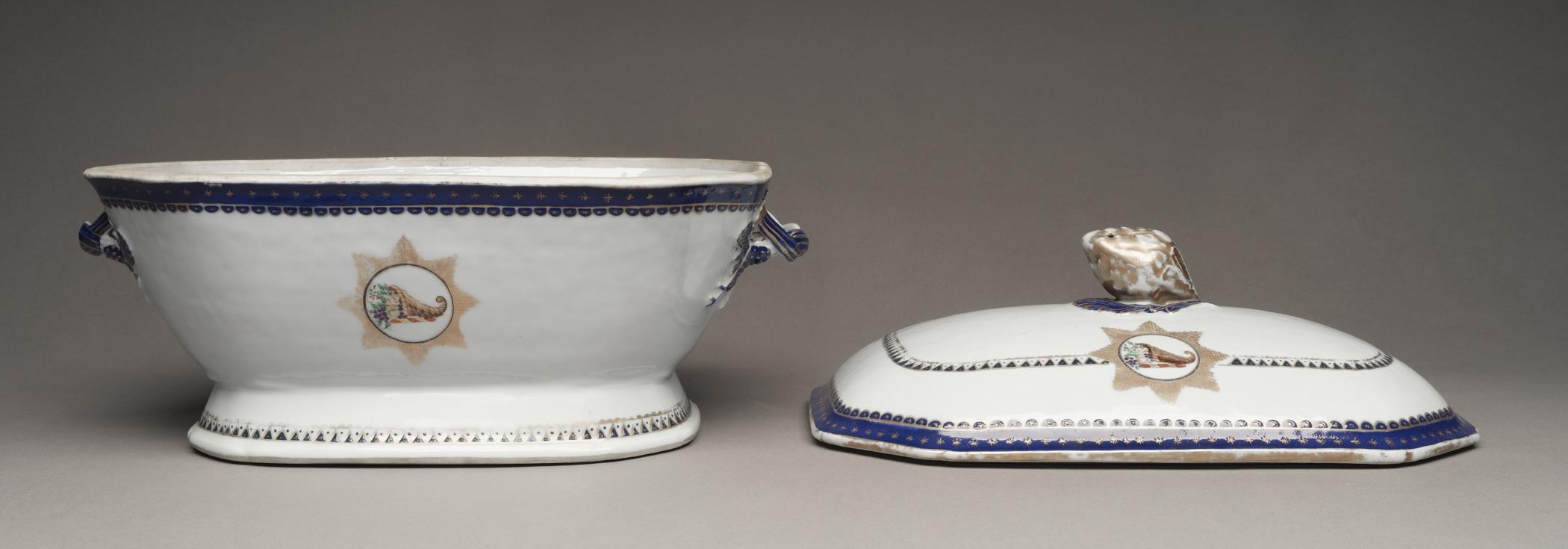 1965.0718.019 A Tureen, B Lid, view 3