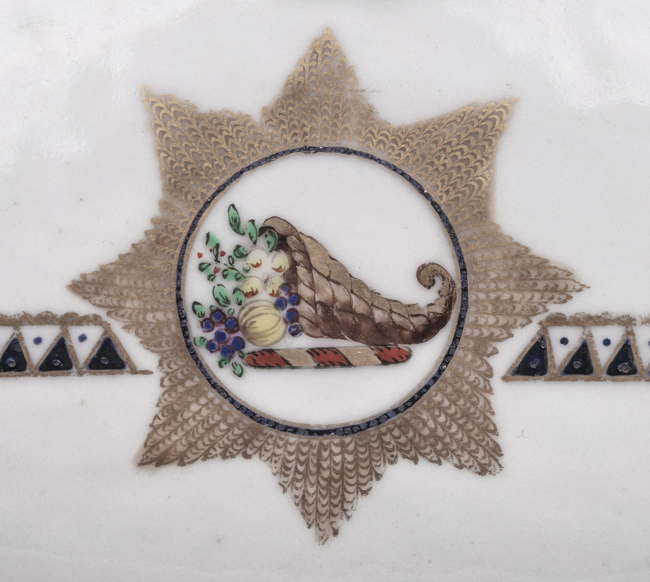 1965.0718.019 B Tureen lid, detail 1