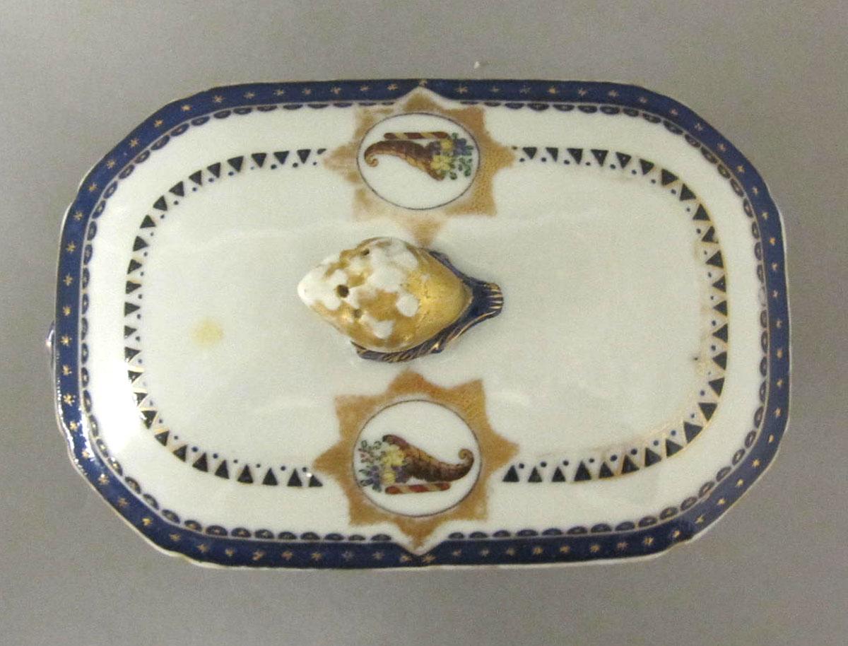 1965.0718.021 A,B Porcelain tureen top