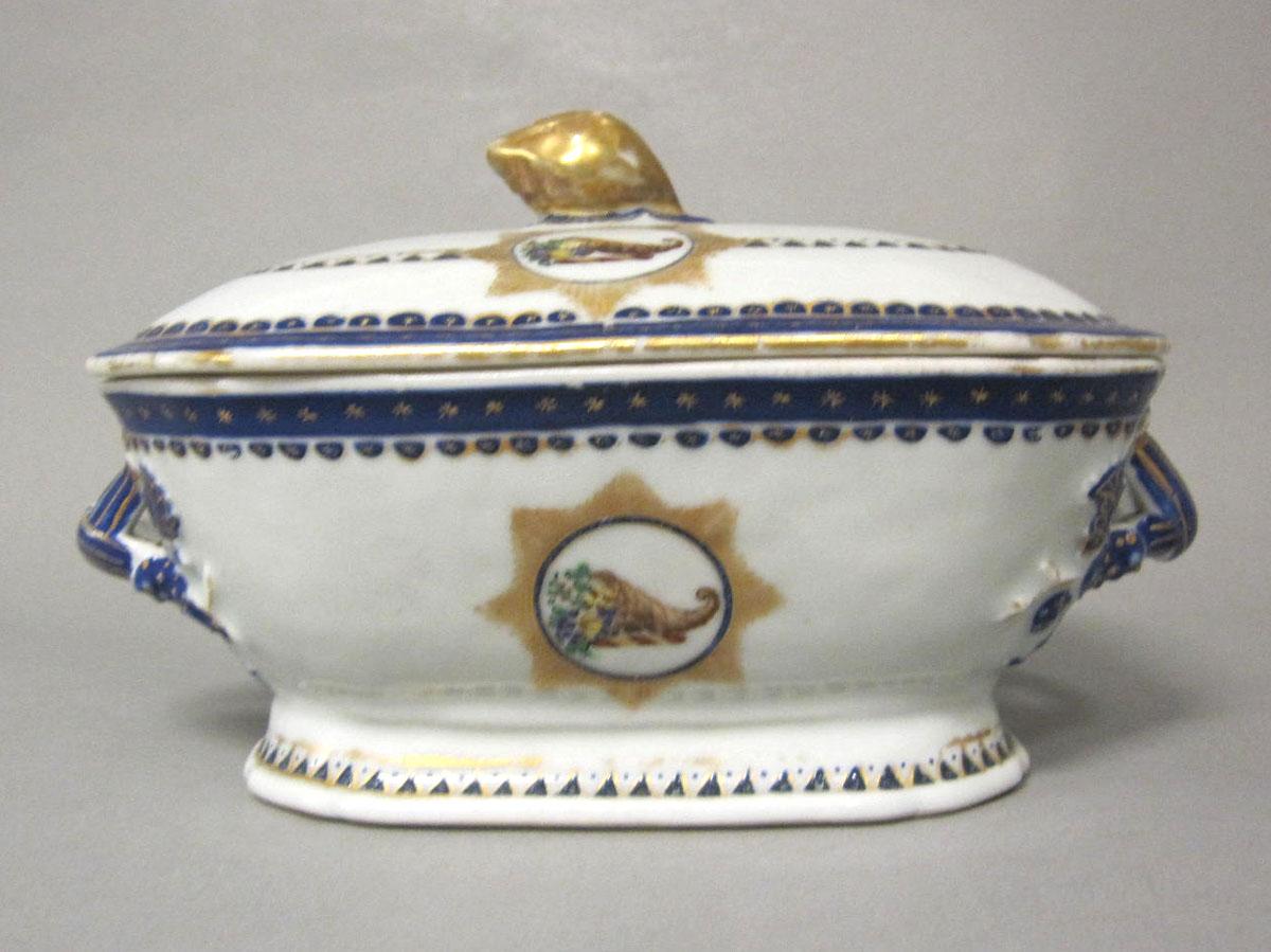1965.0718.022 A,B Porcelain tureen