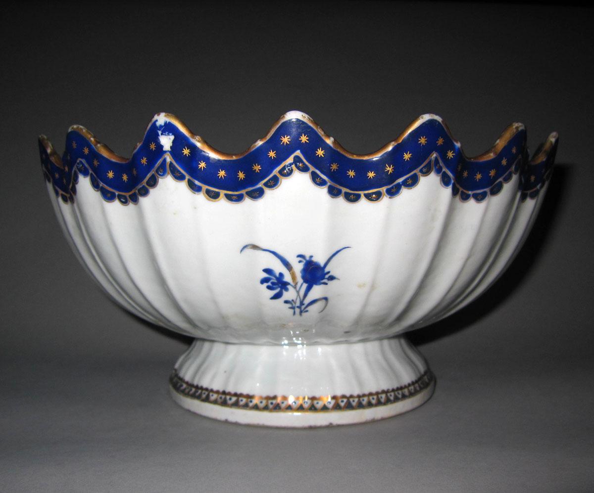 1965.0718.023 Porcelain footed bowl