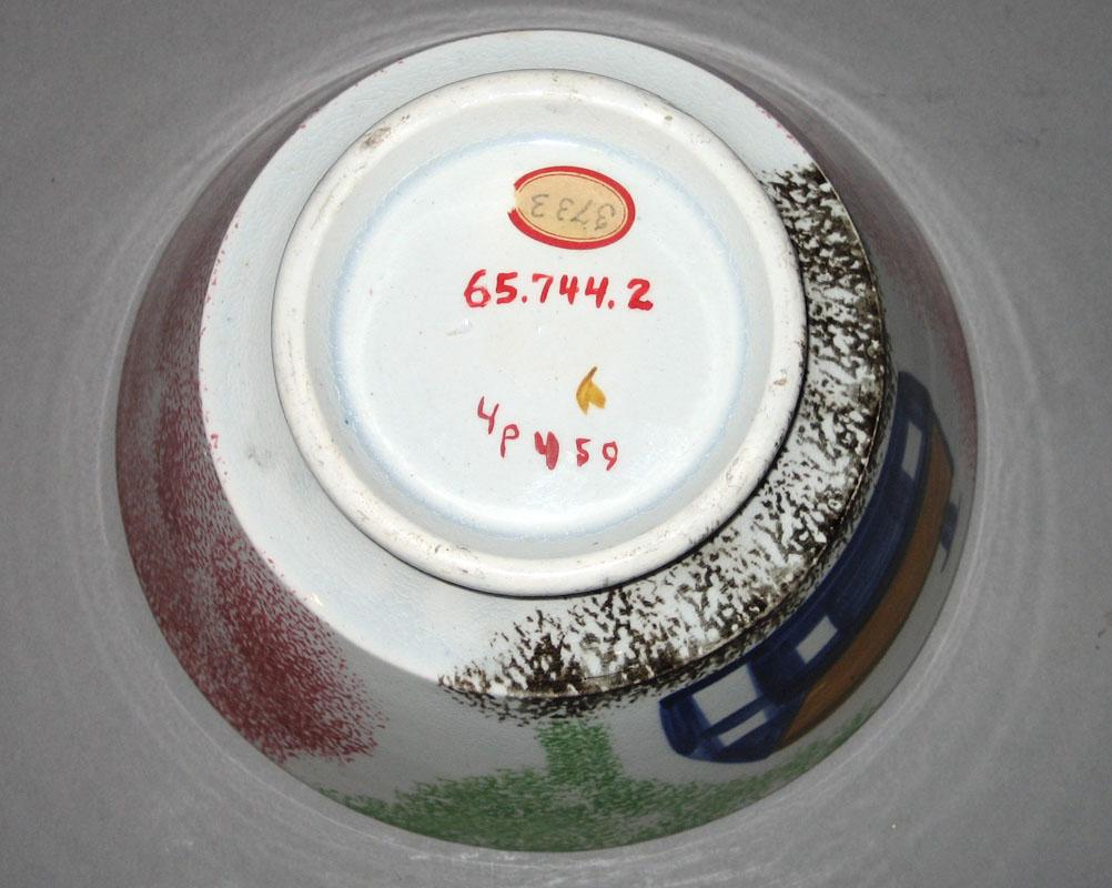1965.0744.002 Bowl underside
