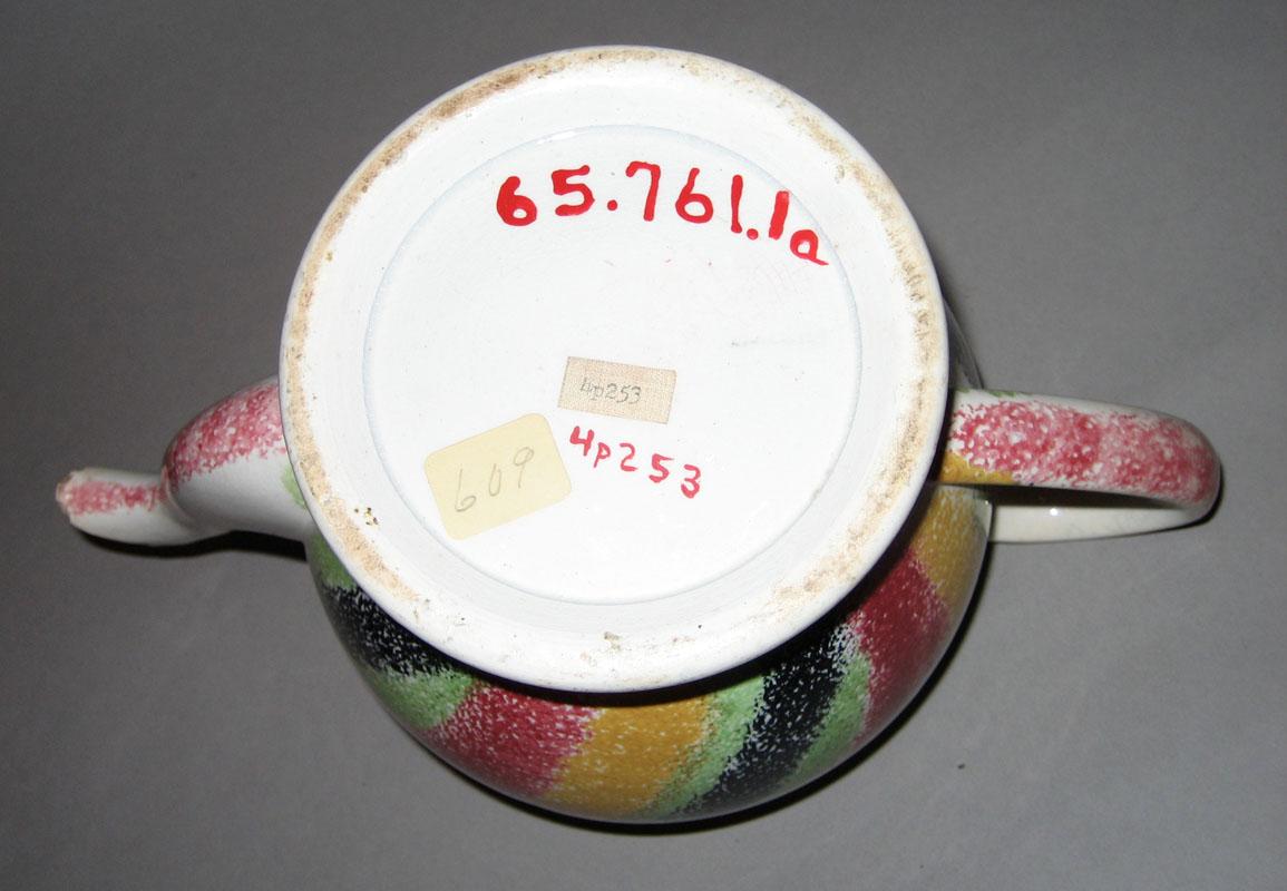 1965.0761.001 Teapot underside