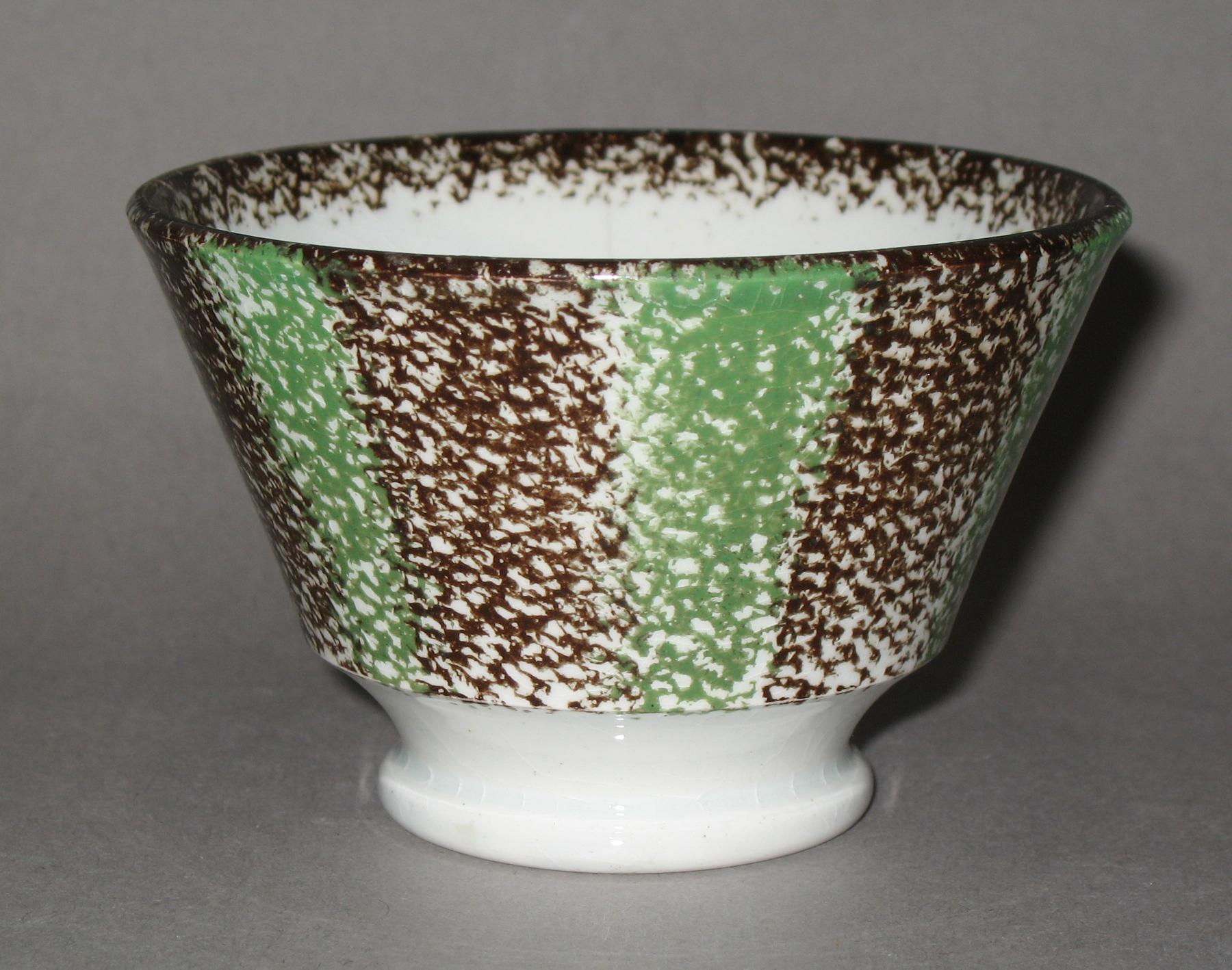 1965.0822 Spatterware teabowl