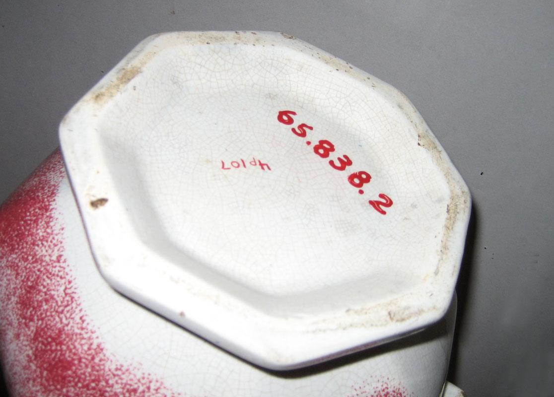 1965.0838.002 Jug underside