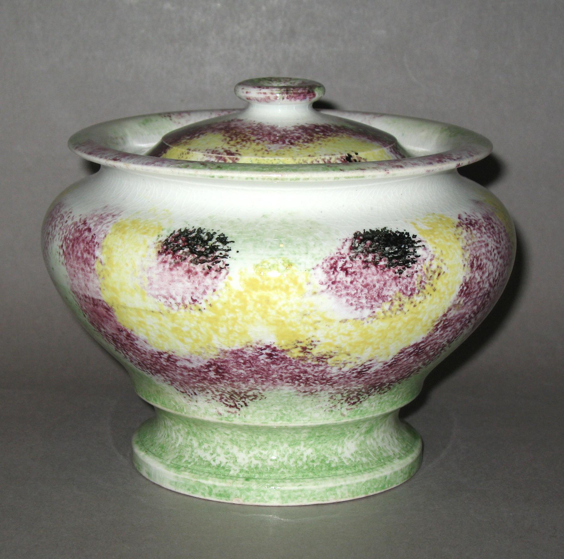 1965.0862.003 Spatterware sugar bowl