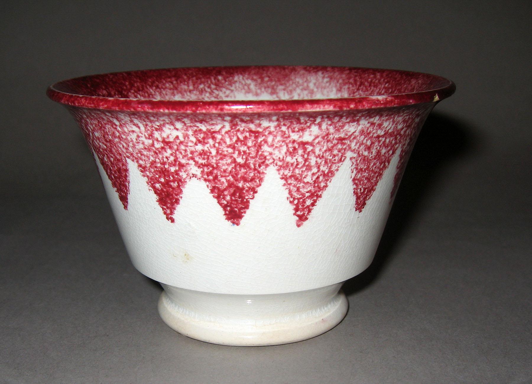 1965.0903.003 Red spatterware star pattern teabowl
