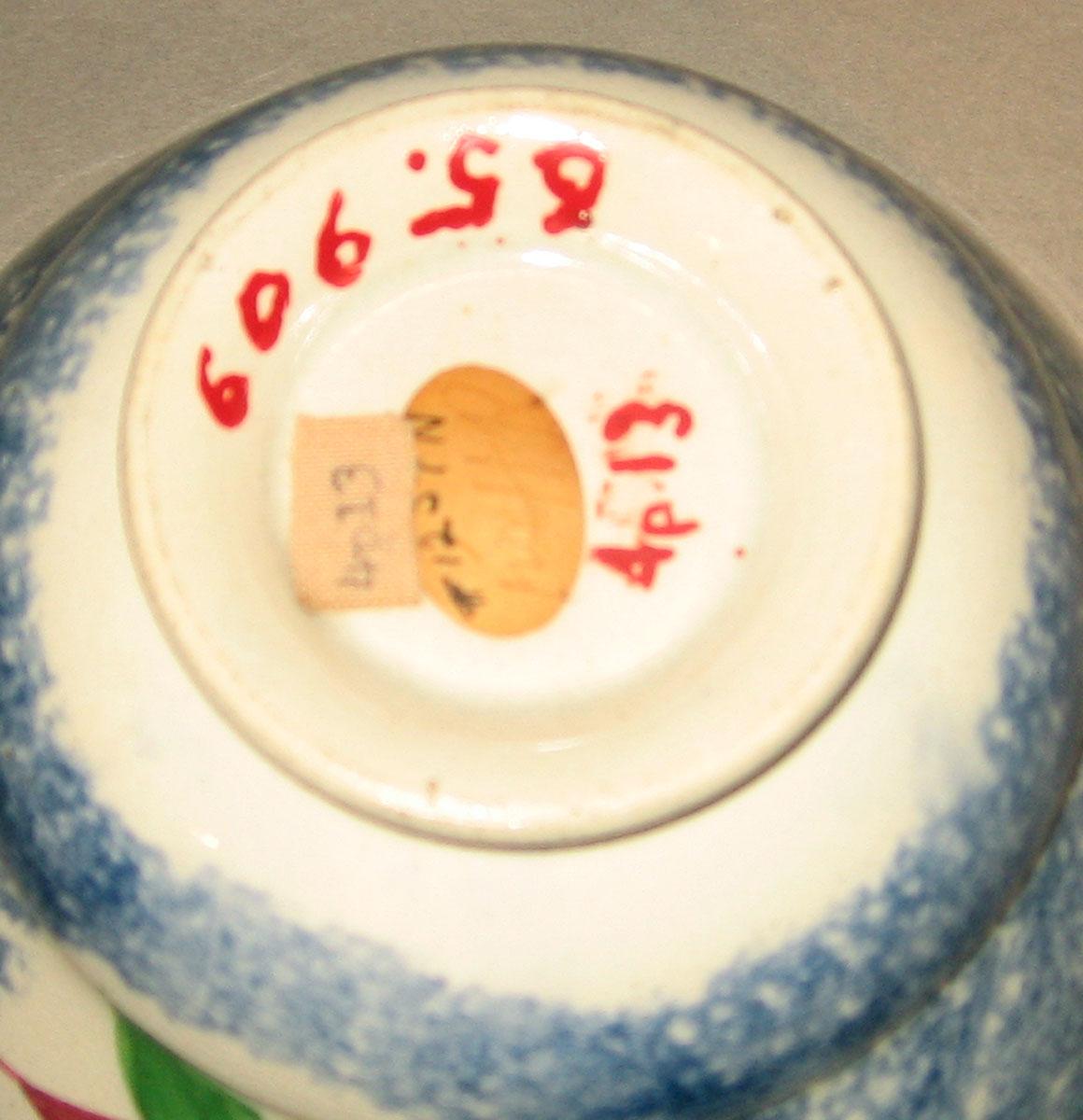 1965.0909 Spatterware teabowl (underside)
