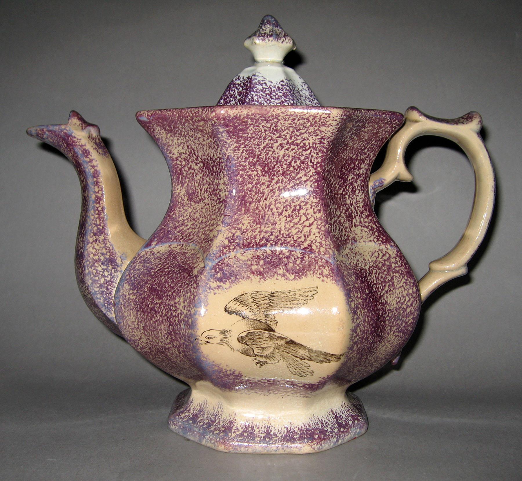 1965.0910.001 Spatterware teapot