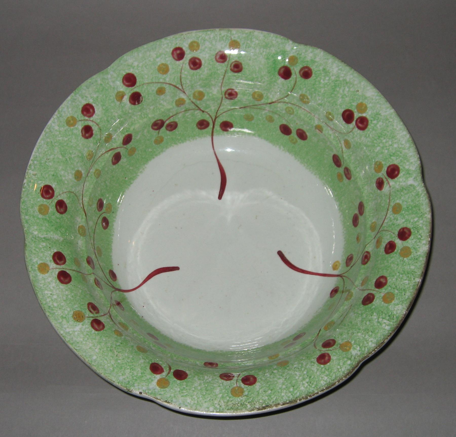 1965.0912.001 Vine and Berry spatterware basin (view 2)
