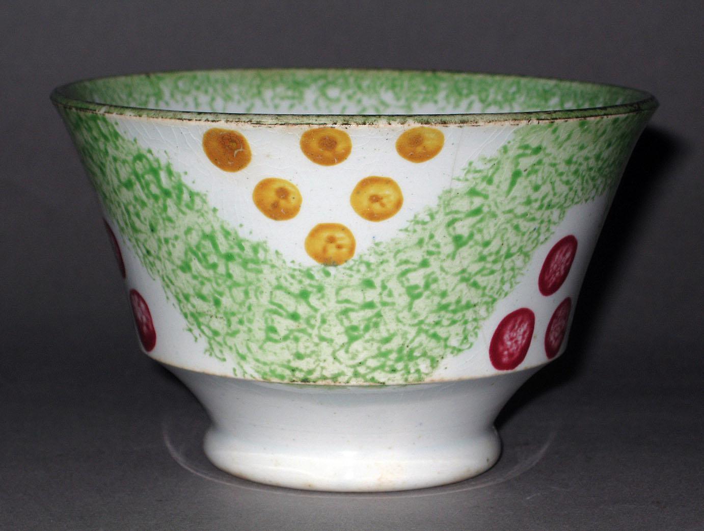 1965.0913.004 Spatterware teabowl