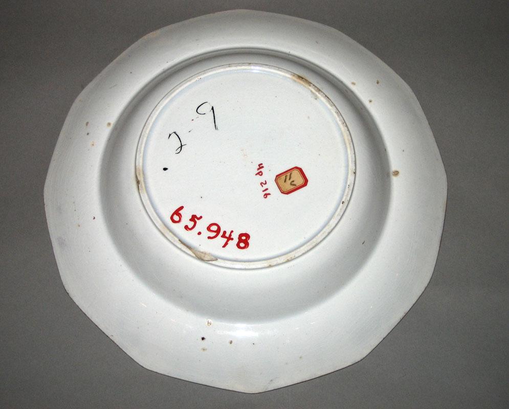1965.0948 Plate or bowl underside