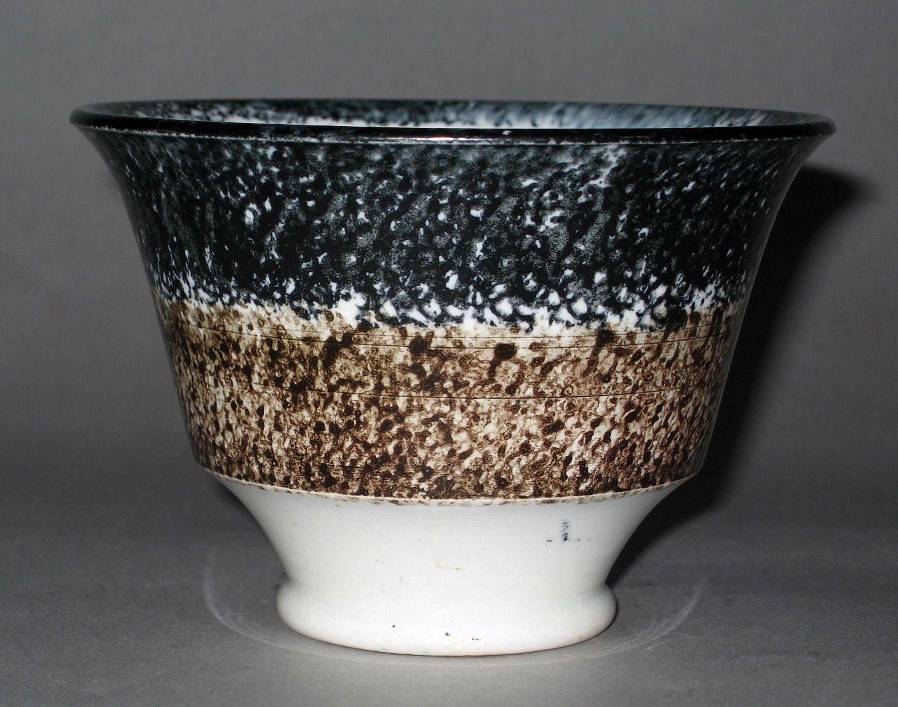 1965.0955 A Spatterware teabowl