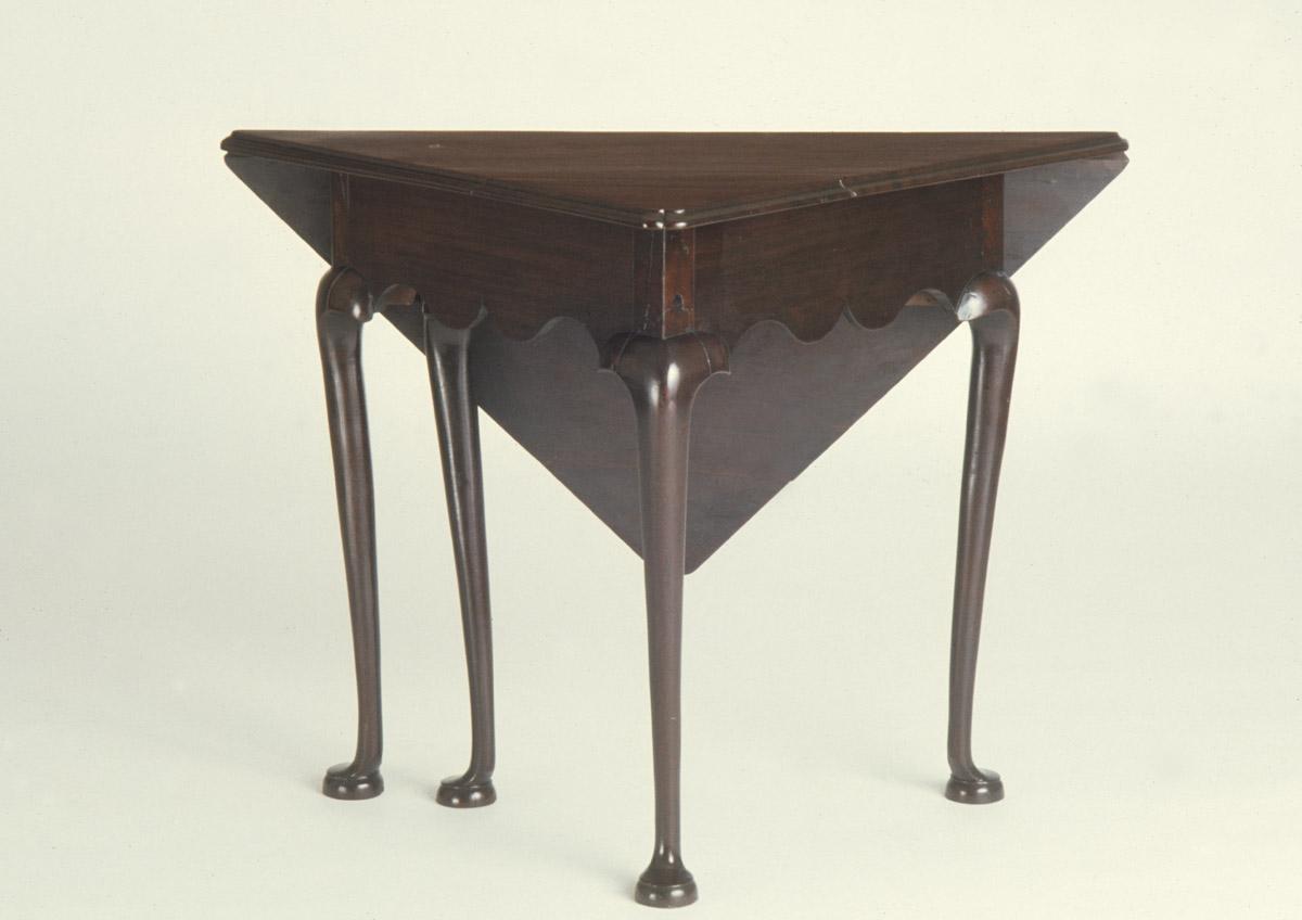 1952.0145 Table, view 3