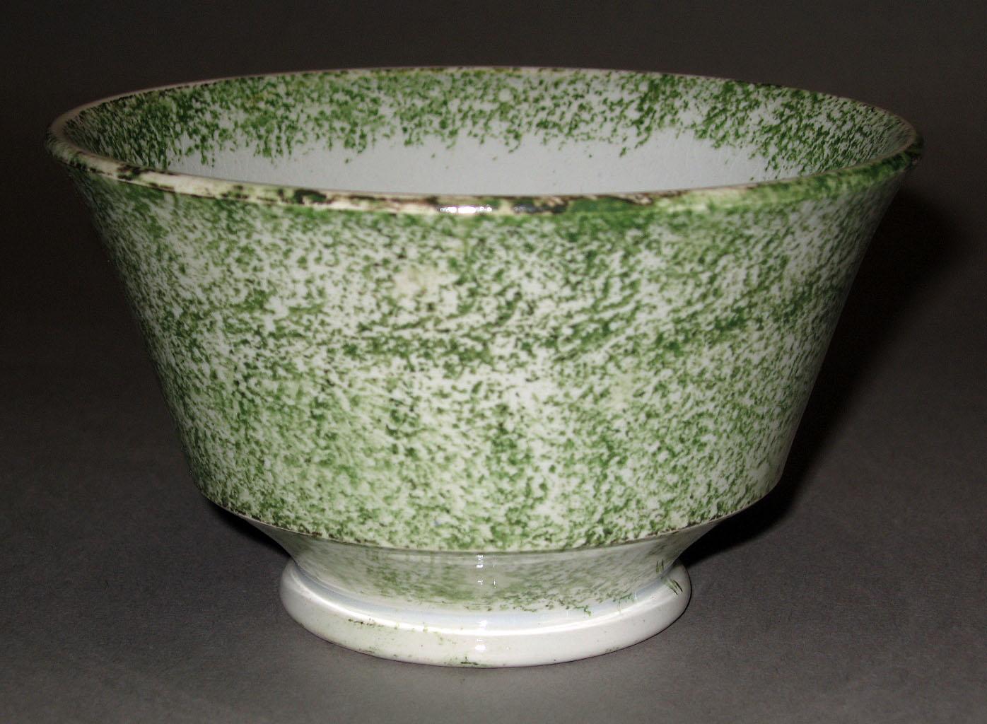 1965.1039 A Earthenware teabowl (profile)