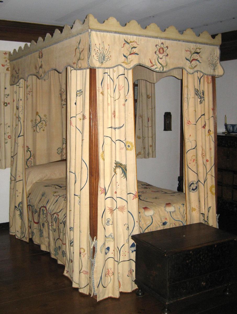 1955.0780 bed with hangings 1955.0749 and 1954.0014