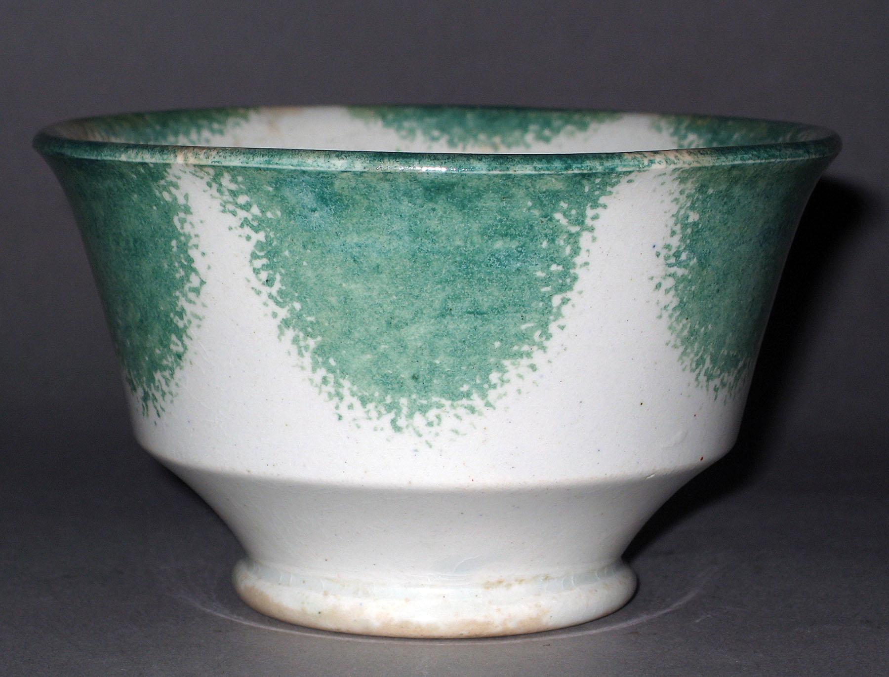 1965.1082.001 Spatterware teabowl