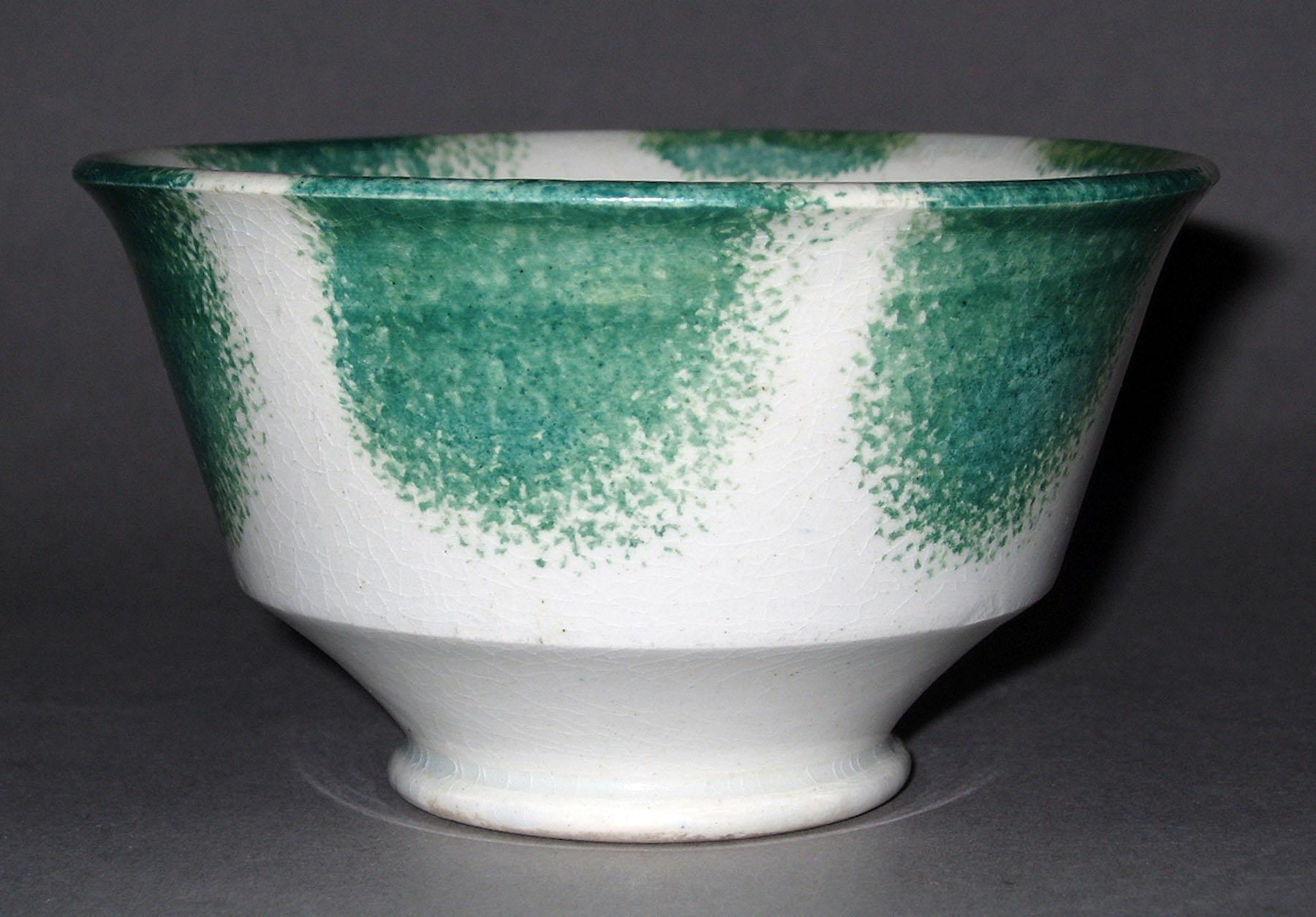 1965.1082.003 Spatterware teabowl