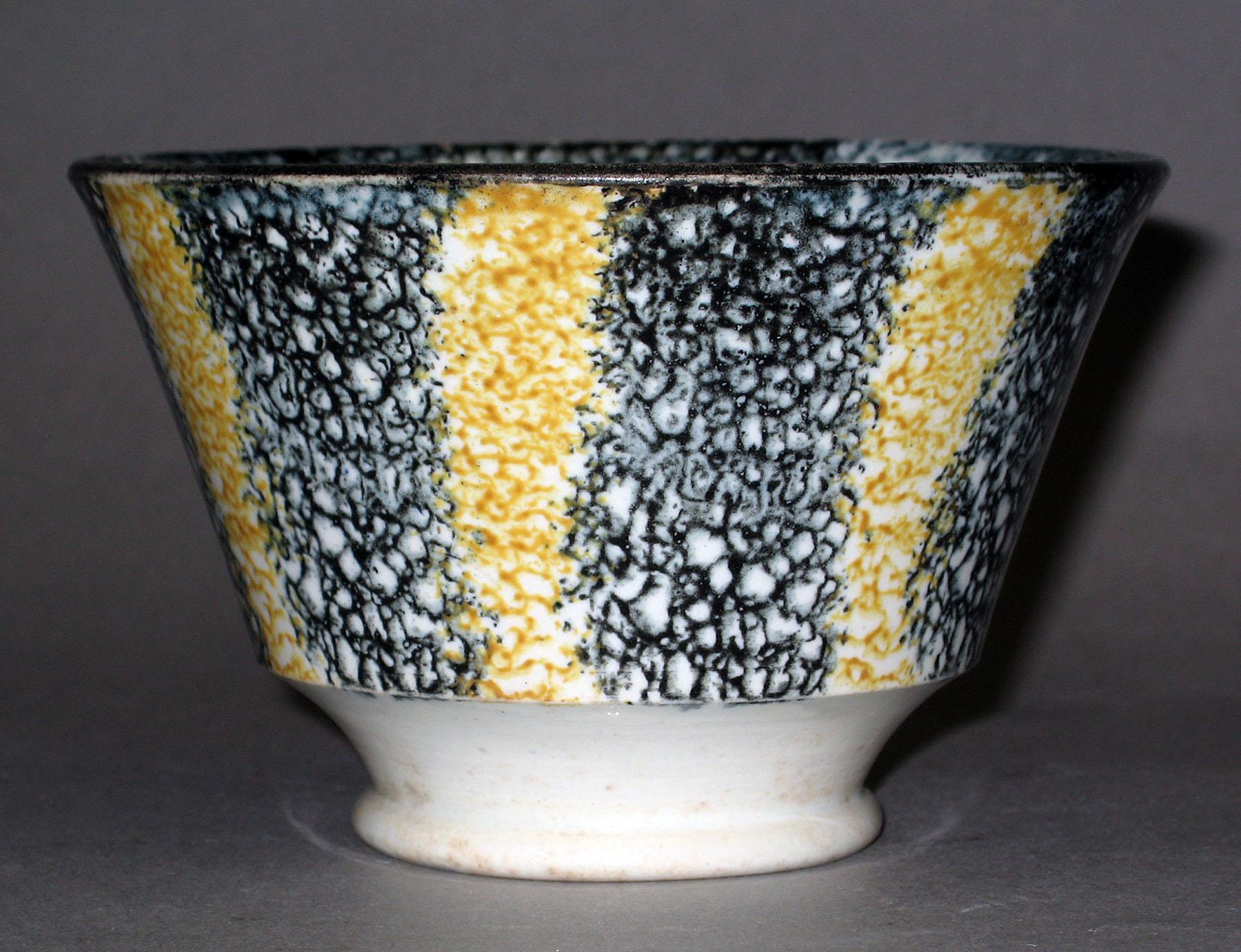 1965.1096 A Spatterware teabowl