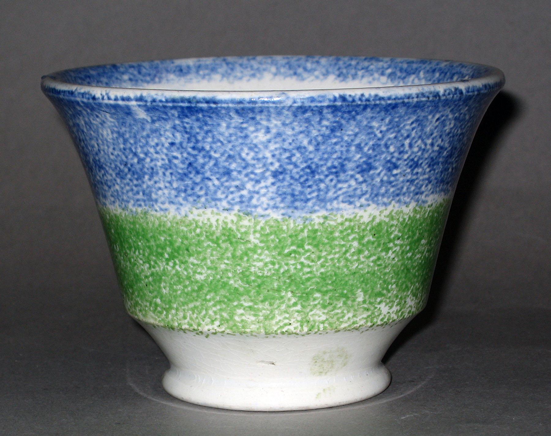 1965.1107.001 Spatterware teabowl