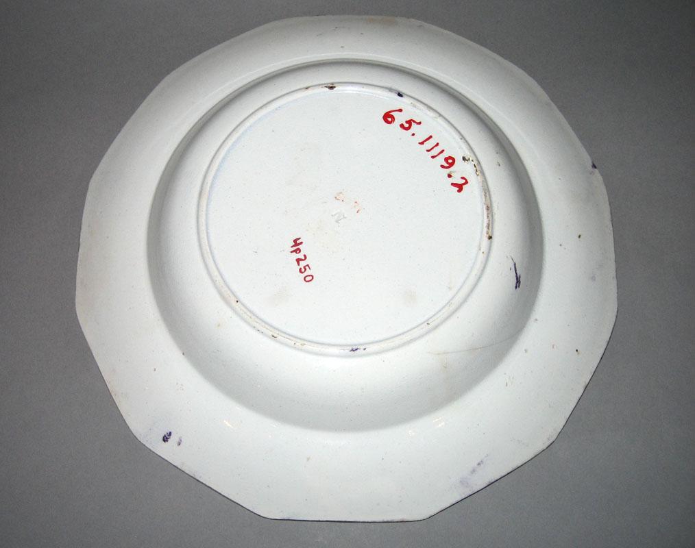1965.1119.002 Plate underside