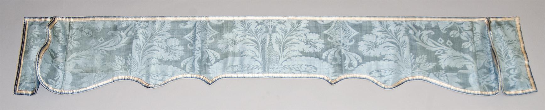 1955.0750 c Window hanging, valance